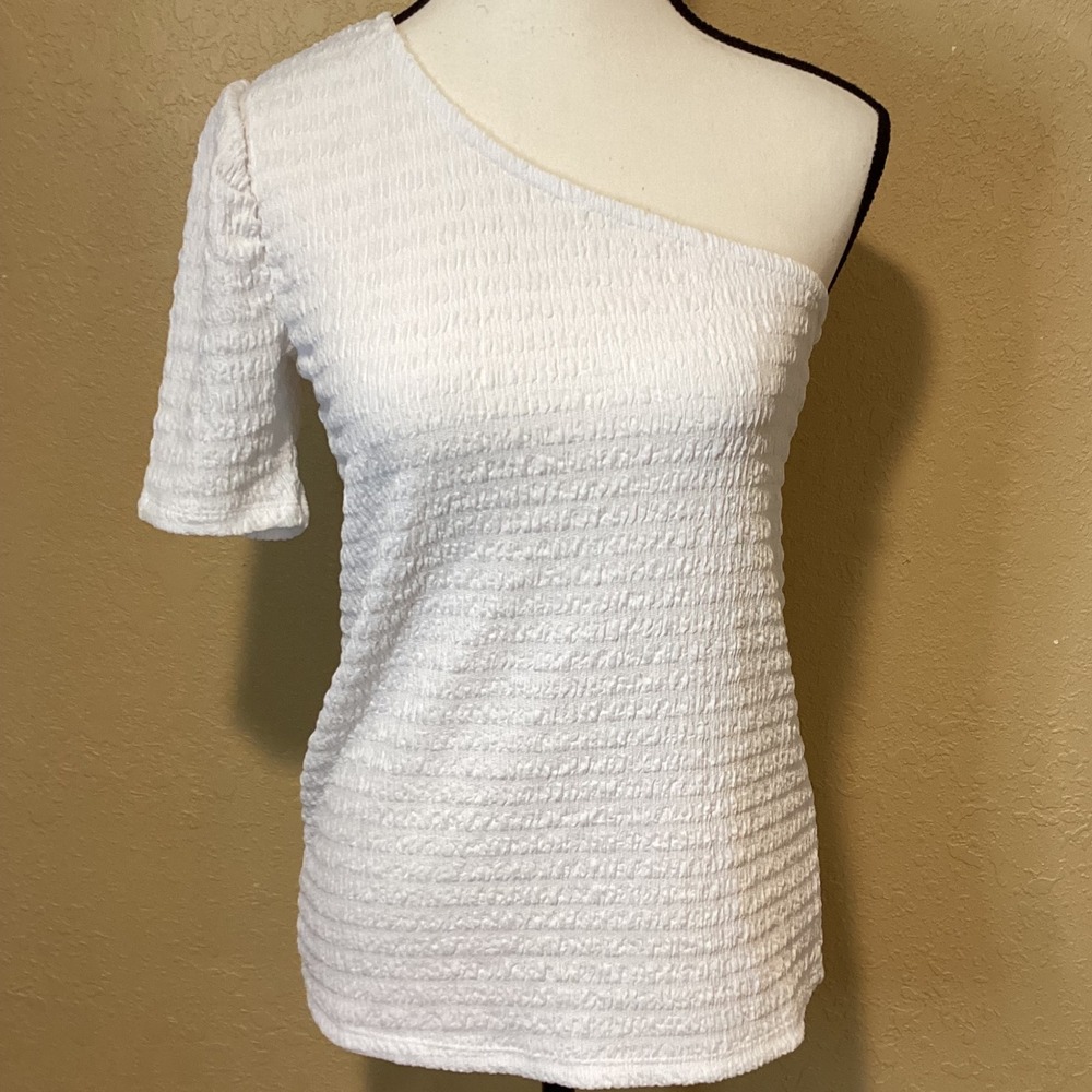 G by Guiliana White One Shoulder Textured Short Sleeve Shirt, Size XS‎